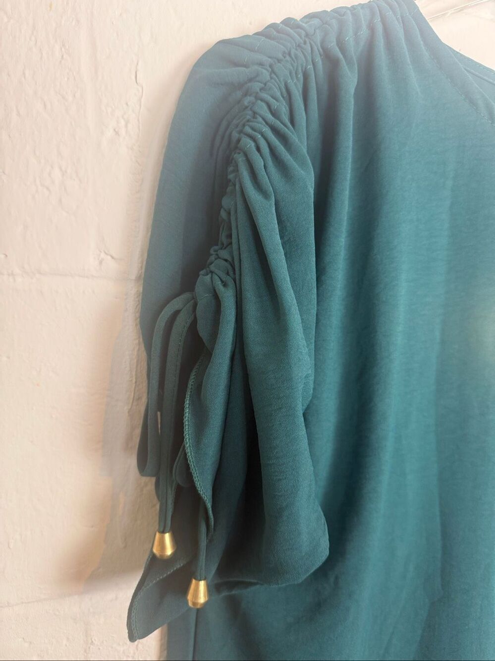 Linear Collection Los Angeles NWT Emerald Green Ruched Sleeve Shift Midi Dress X - Picture 2 of 5